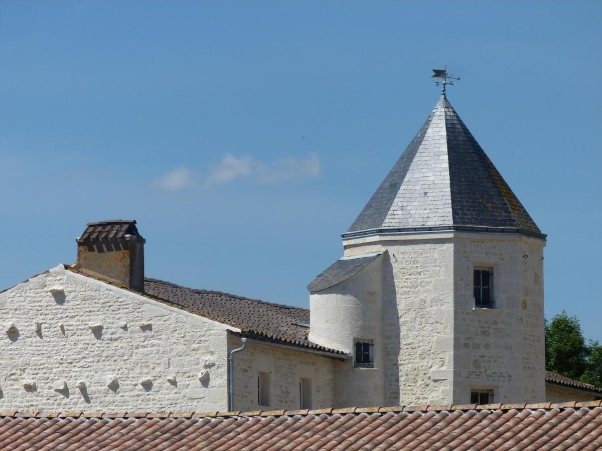 לינה וארוחת בוקר Bessines Logis De Pierre Levee מראה חיצוני תמונה