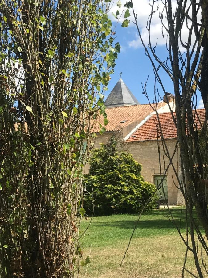 לינה וארוחת בוקר Bessines Logis De Pierre Levee מראה חיצוני תמונה